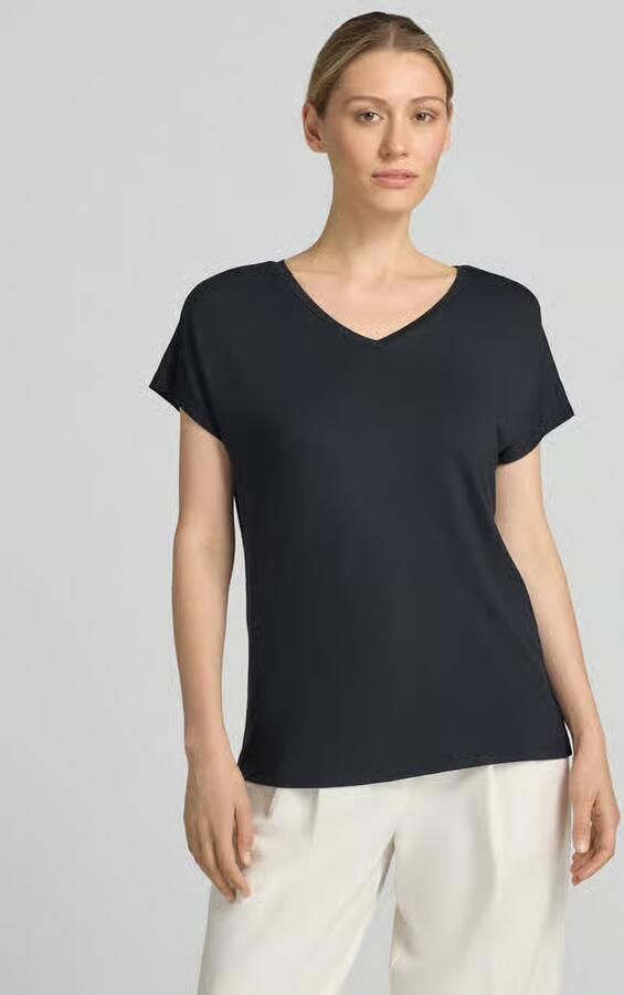 Christian Berg Woman T-shirt van mix van viscose en elastaan met v-hals - Foto 2