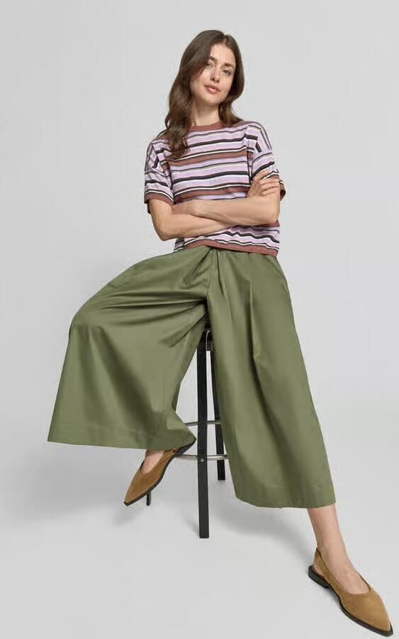 Christian Berg Woman wide fit stoffen broek met bandplooien
