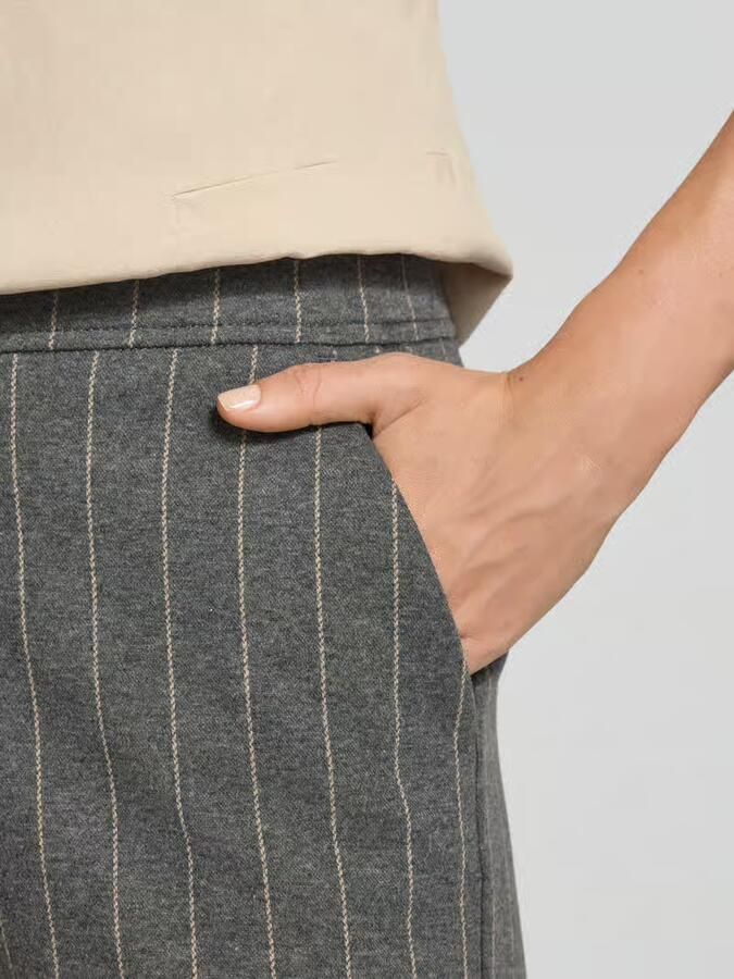Christian Berg Woman Wide leg stoffen broek met steekzakken - Foto 2