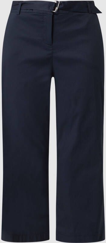 Christian Berg Woman Verkorte stoffen broek met stoffen riem