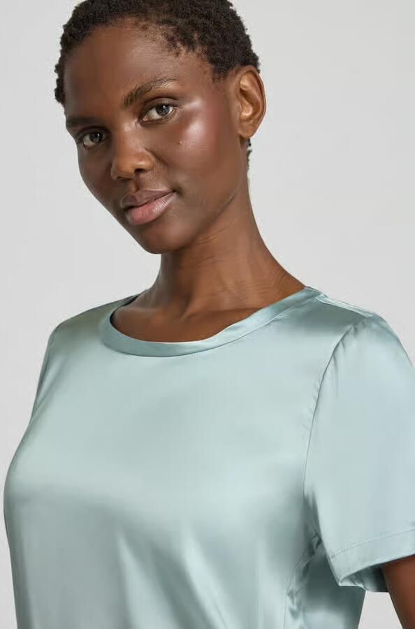 Christian Berg Woman Selection Blouseshirt van satijn met ronde hals