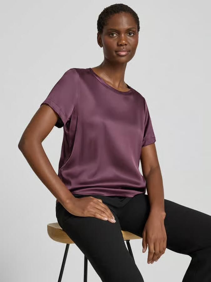Christian Berg Woman Selection Blouseshirt van satijn met ronde hals