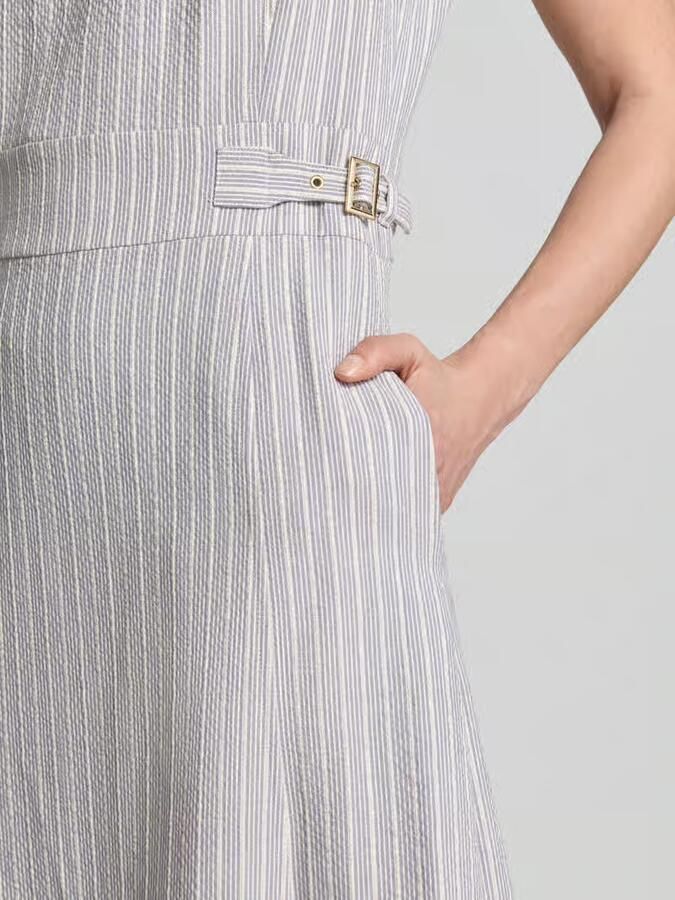 Christian Berg Woman Selection Knielange jurk van seersucker met strepen en lurex