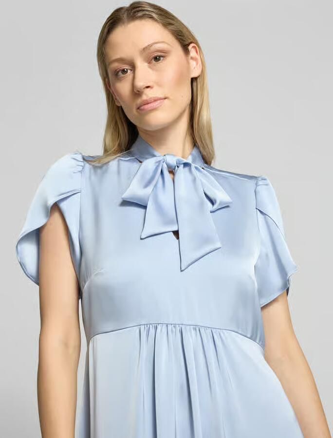 Christian Berg Woman Selection Midi-jurk met V-hals en Strik