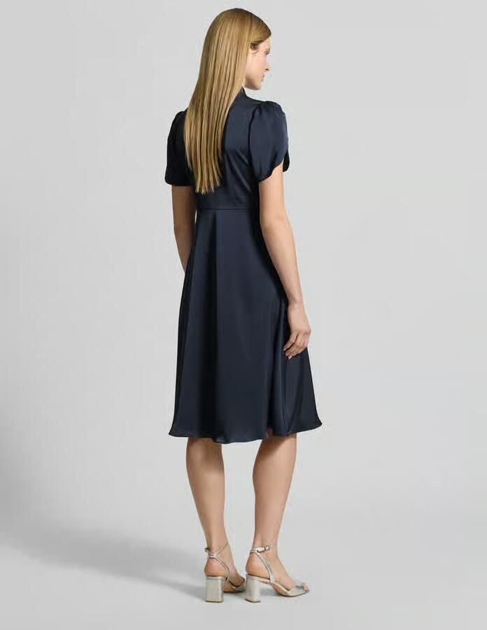 Christian Berg Woman Selection Midi-jurk met V-hals en Strik