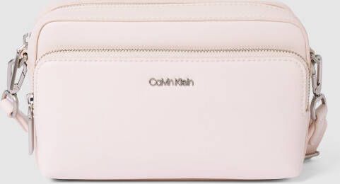 Calvin Klein Crossbody bags Ck Must Camera Bag W Pckt Lg in poeder roze