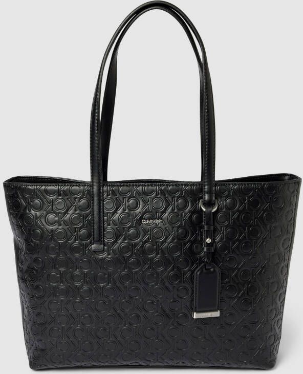 Calvin Klein Must Shopper Md Emb Mono Bag Black Winkeltas met ritssluiting en logo-detail Black Dames