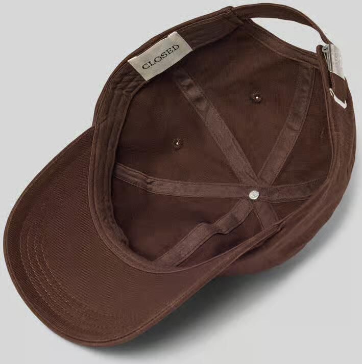 Closed Cap van puur katoen met gestikt logo