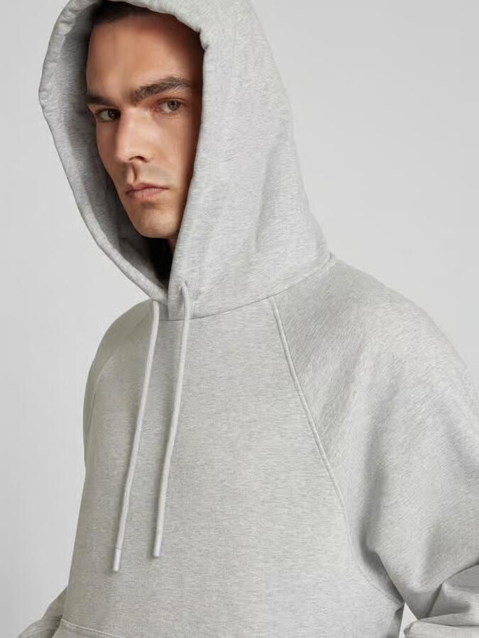 Closed hoodie met kangoeroezak
