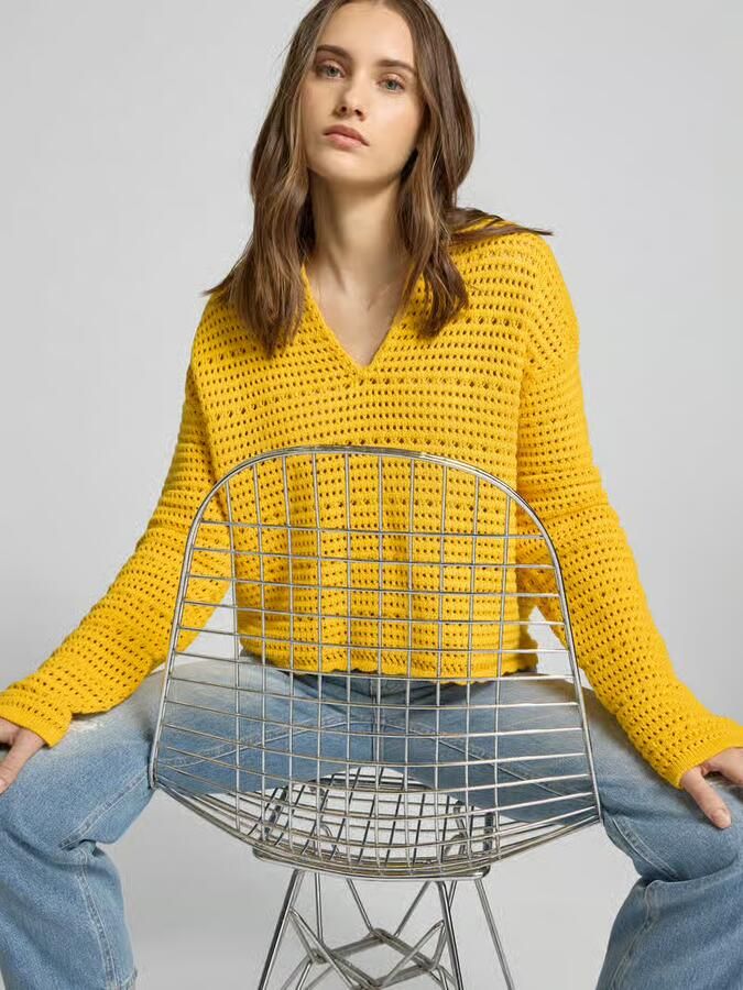 Closed Pullover met broderie anglaise