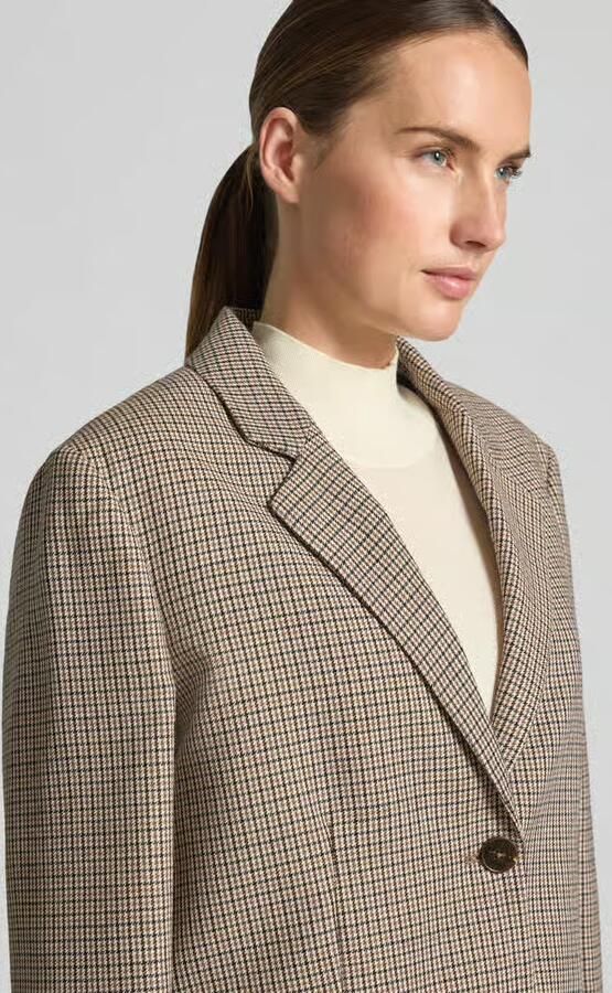 Closed relaxed fit blazer met klepzakken model 'LOLA'