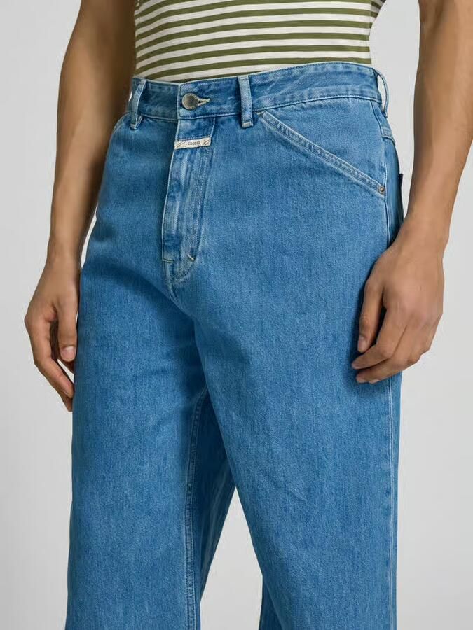 Closed straight fit jeans met logopatch