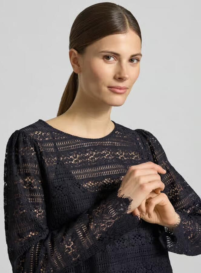 Comma Blouseshirt van kant met ronde hals