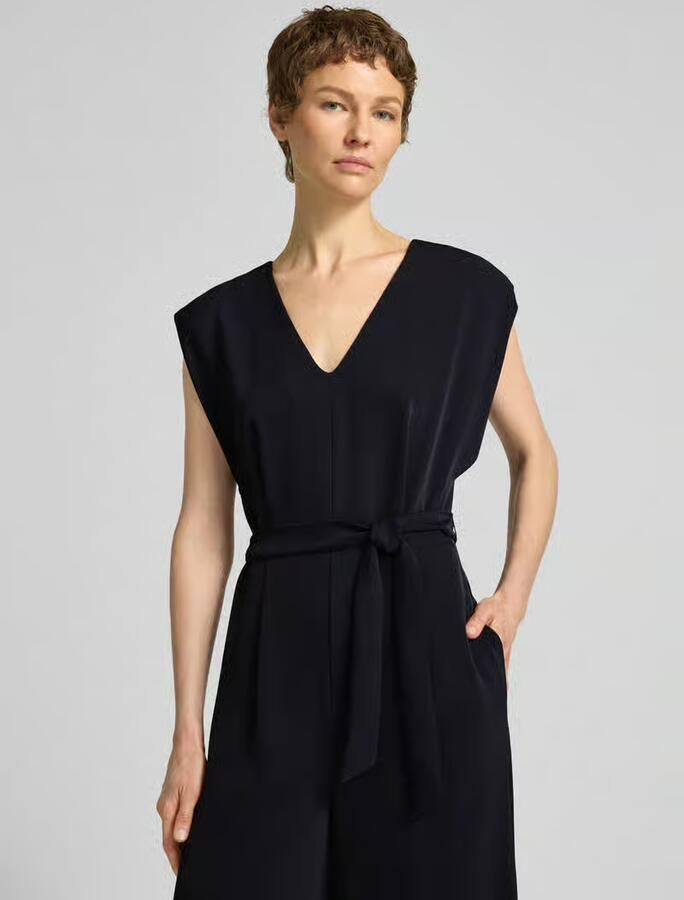 Comma Jumpsuit met V-hals en strikceintuur