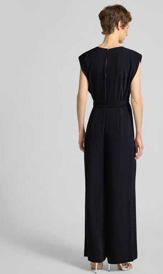 Comma Jumpsuit met V-hals en strikceintuur