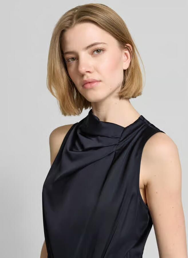 Comma Jumpsuit van satijn in mouwloos design