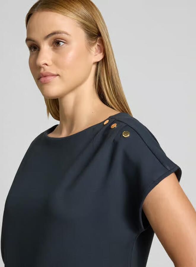 Comma T-shirt met sierknopen en ronde hals