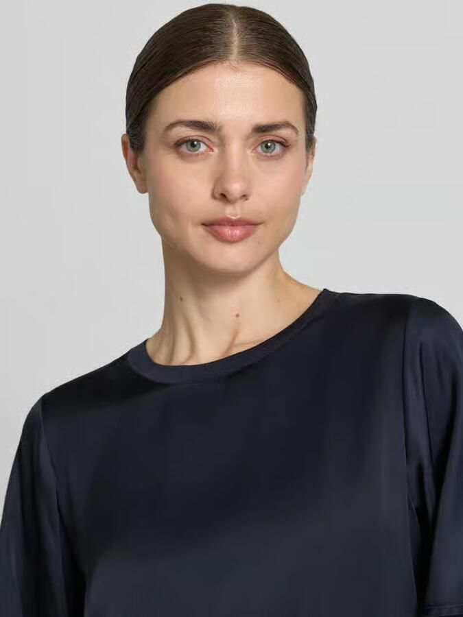 Comma T-shirt van viscosemix met ronde halsuitsnijding
