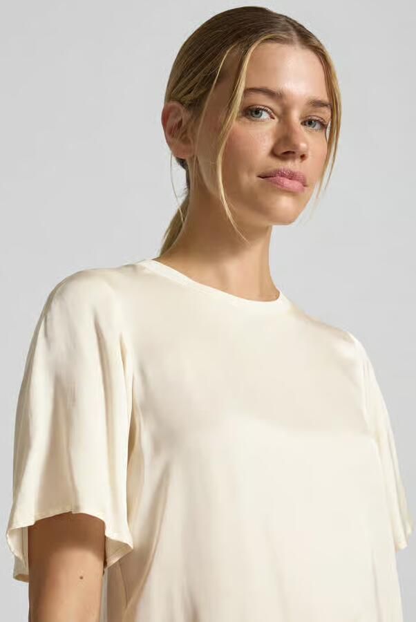 Comma T-shirt van viscosemix met ronde halsuitsnijding