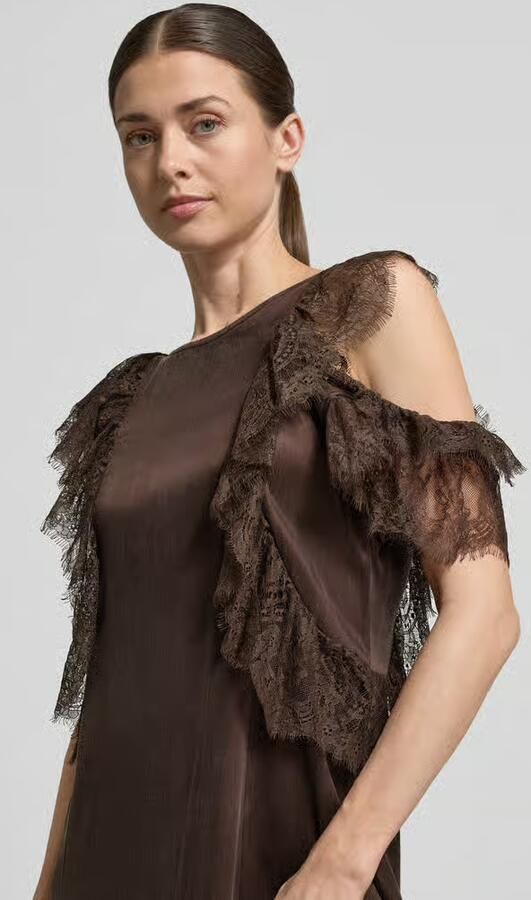 Cph Muse midi-jurk in asymmetrische look in colmodel met kant