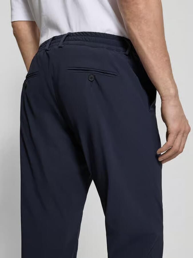 CRUNA Slim fit broek met paspelzakken aan de achterkant - Foto 2