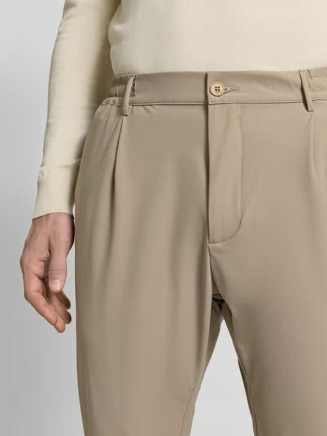 Cruna slim fit broek met paspelzakken op het zitvlak