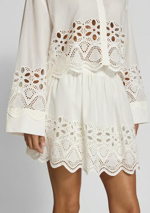 EDITED Minirok met broderie anglaise model 'Quella' - Foto 2