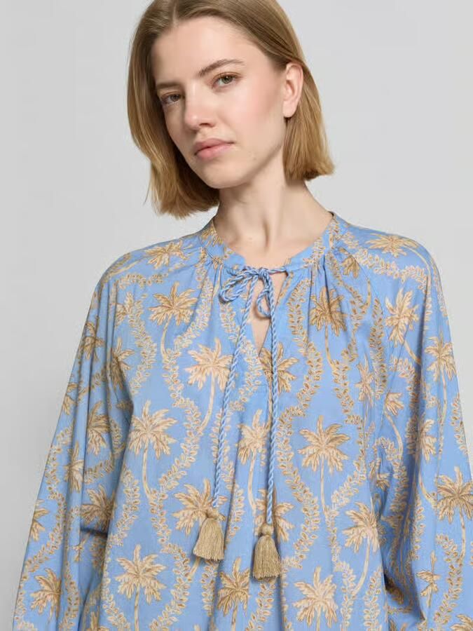Emily Van den Bergh Blouse met tuniekkraag en kwastdetails