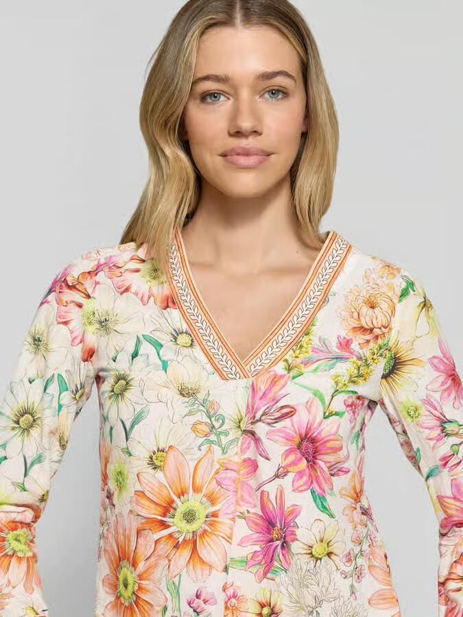 Emily Van den Bergh regular fit blouse in all-over look