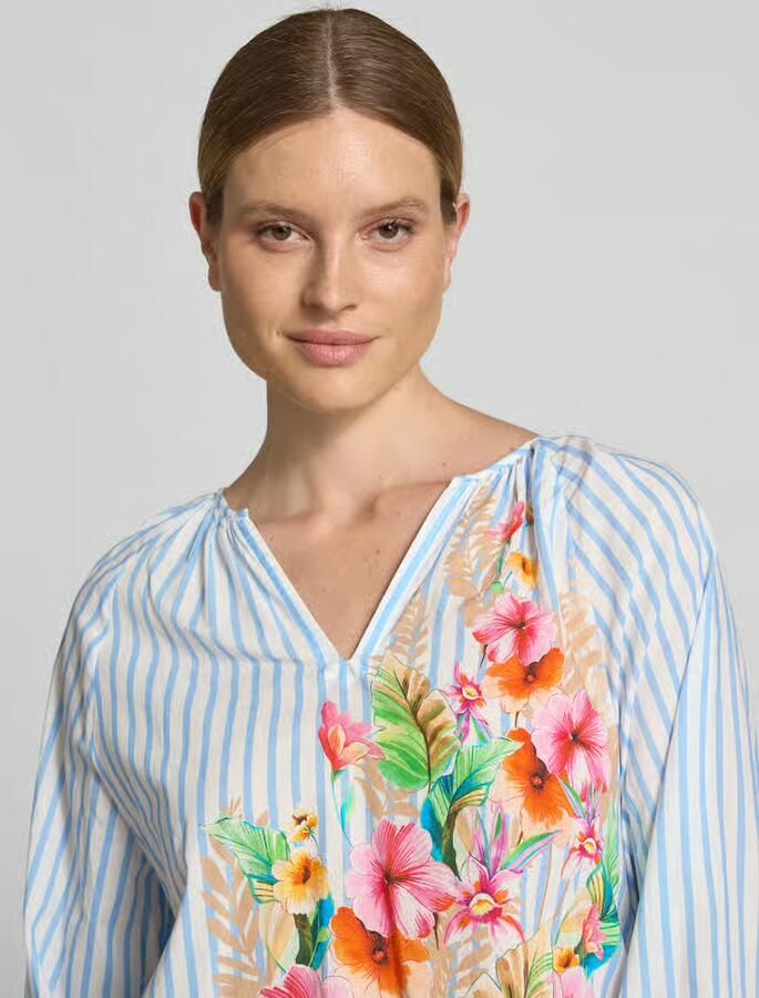 Emily Van den Bergh Regular fit blouse in all-over look met V-hals