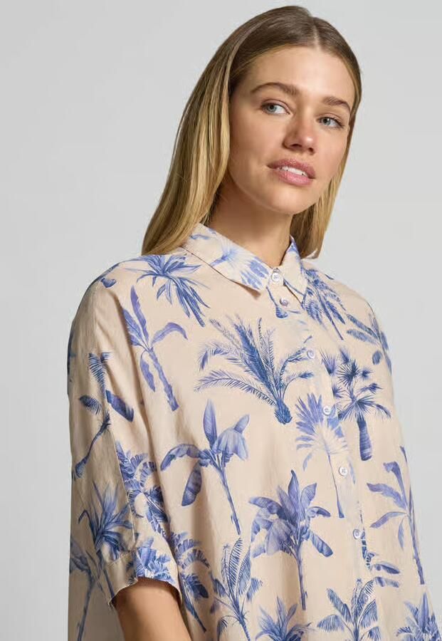 Emily Van den Bergh relaxed fit blouse in all-over look