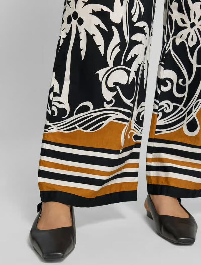 Emily Van den Bergh wide fit stoffen broek met all-over bloemenmotief