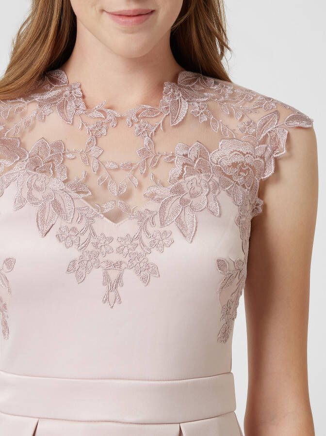 Lipsy Cocktailjurk met bloemenborduursel