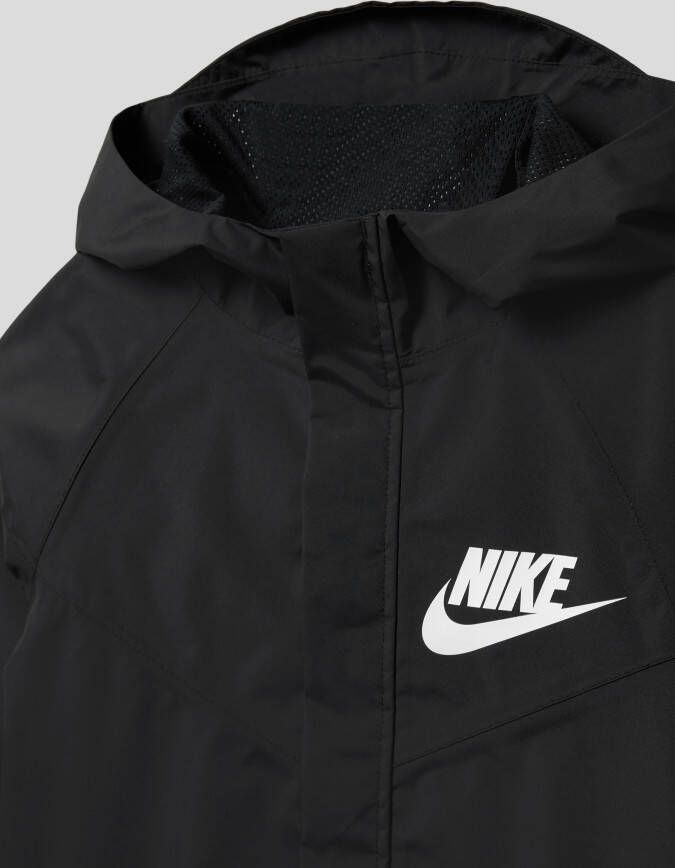 Nike Sportswear Windpuffer ruimvallend waterbestendig jongensjack op heuplengte met Storm-FIT en capuchon Zwart