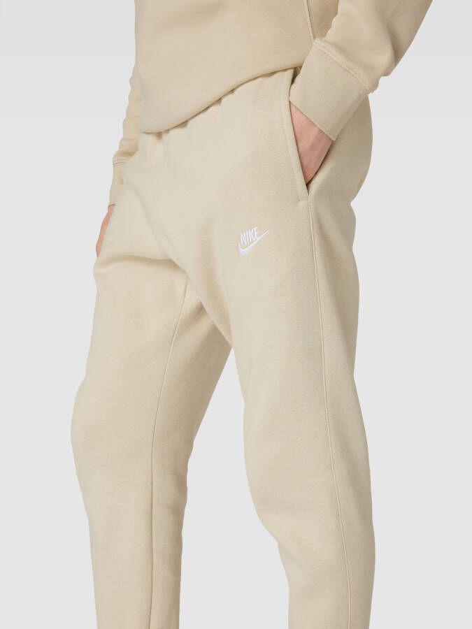 Nike Sweatpants met labelstitching model 'CLUB'