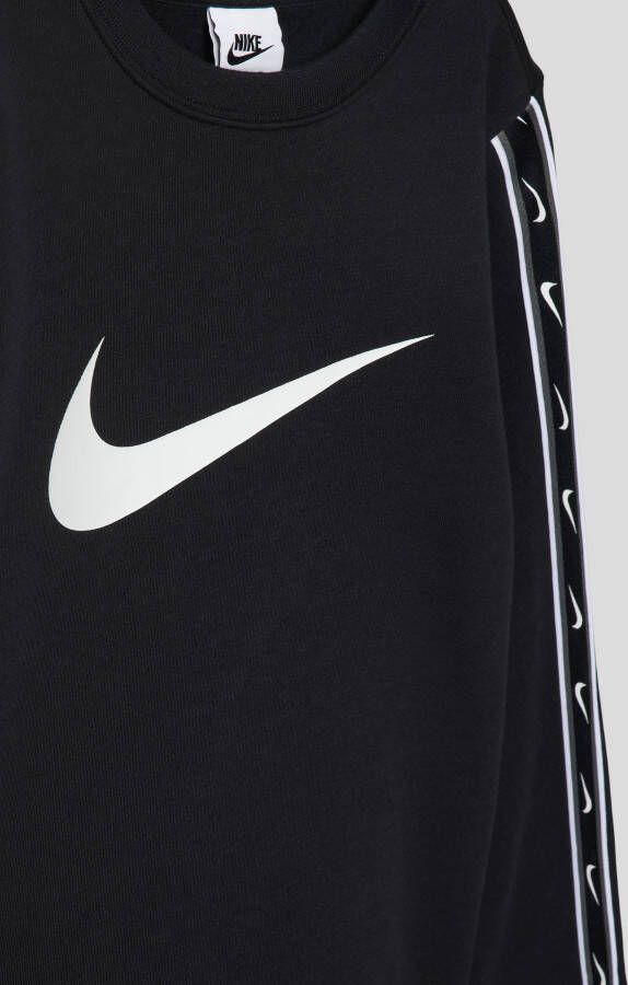 Nike Sportswear Repeat Sweatshirt van fleece met ronde hals voor jongens Zwart