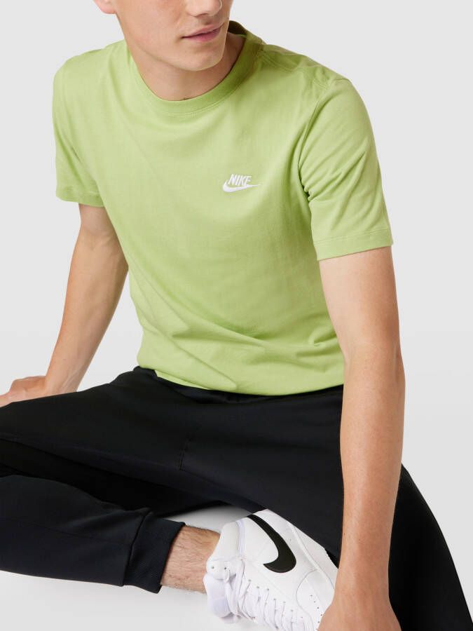 Nike T-shirt met labelstitching model 'NSW CLUB TEE'