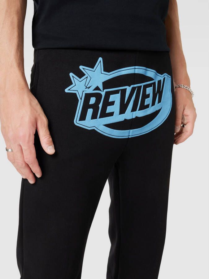 REVIEW Sweatpants met labelprint