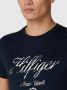 Tommy Hilfiger Shirt met ronde hals FADED SCRIPT PRINT TEE met klein logoborduursel op de mouw - Thumbnail 8