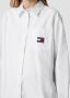 Tommy Jeans Overhemdblouse met labelpatch model 'BADGE BOYFRIEND SHIRT' - Thumbnail 7