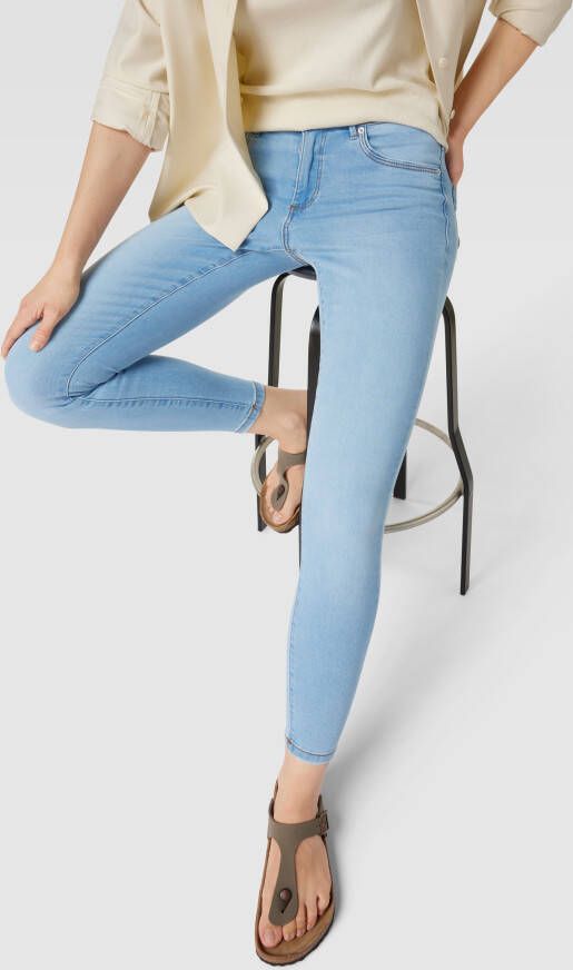 Vero Moda Slim fit jeans in 5-pocketmodel model 'TANYA'
