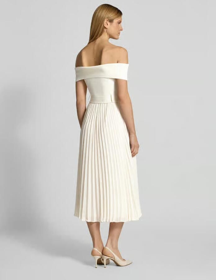 Forever New Cocktailjurk met Carmenhals Model 'Capri'