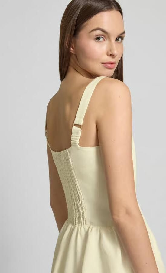 Forever New Cocktailjurk van linnenmix met smokdetails model 'Heidi'