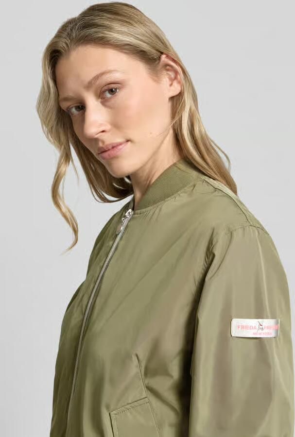 Frieda & Freddies Bomberjack met labelpatches model 'BROOKLYN NEO'