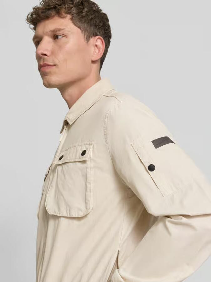 FYNCH-HATTON modern fit overshirt met label-patch model 'Garmentdye'