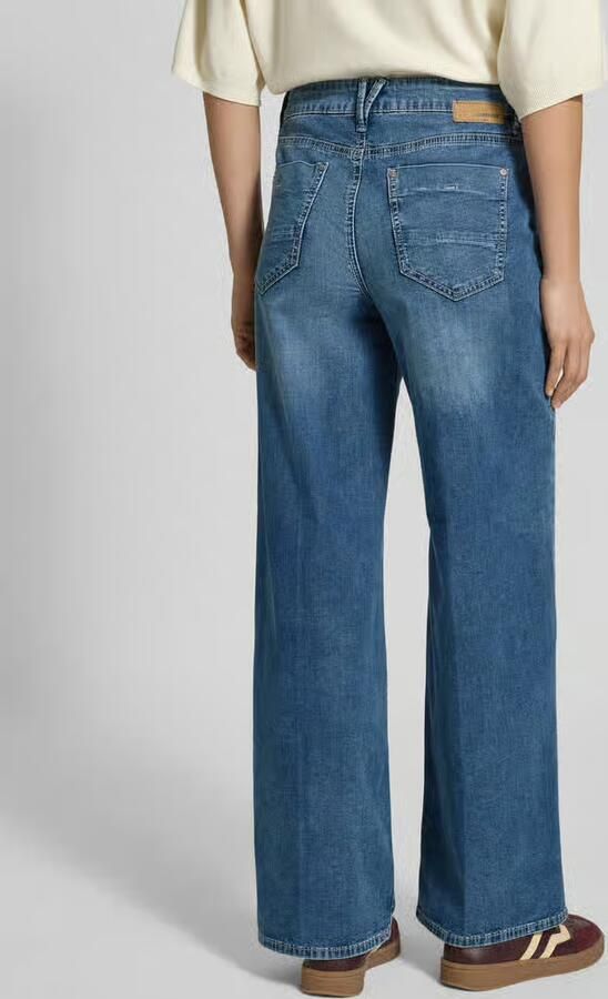 GANG Wide Leg Mid Waist Jeans model 'CARLOTTA'