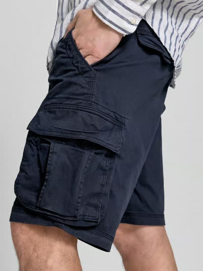 GAP Short met cargozakken model 'NEW 24'