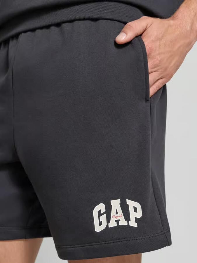 GAP straight fit korte broek met logostitching model 'Arch'