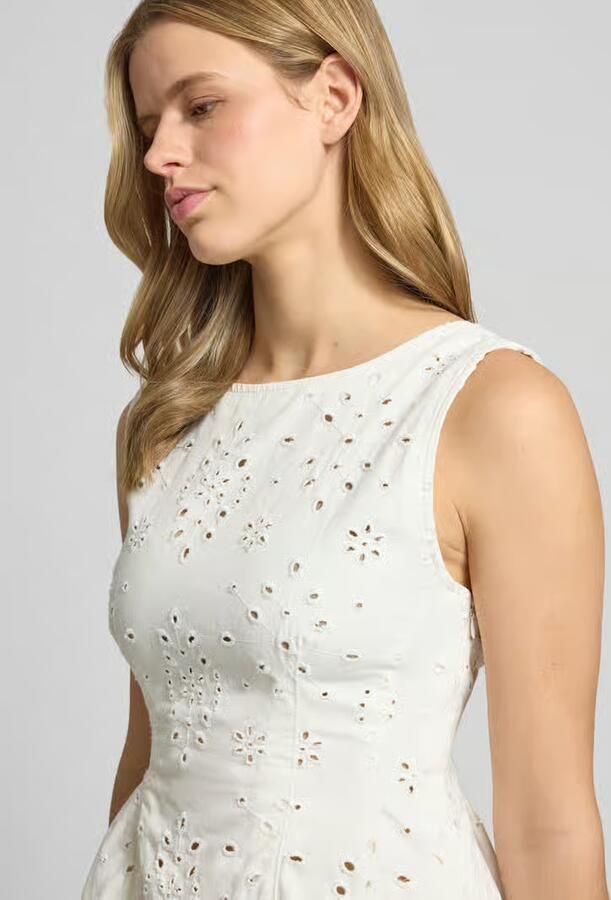 Gina Tricot Blouse met florale opengewerkte stitching