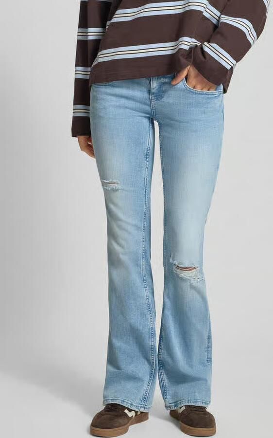 Gina Tricot Flared fit Jeans in Used-look - Foto 3